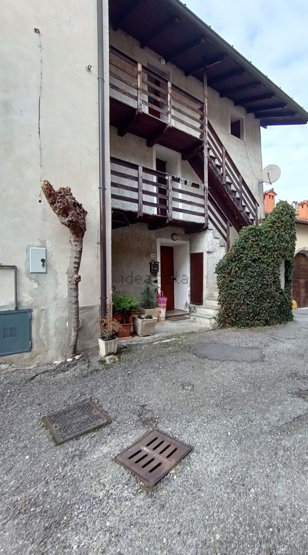 appartamento in vendita a Costa Masnaga