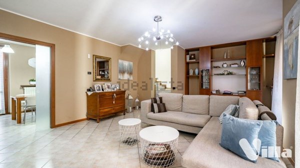 casa indipendente in vendita a Costa Masnaga