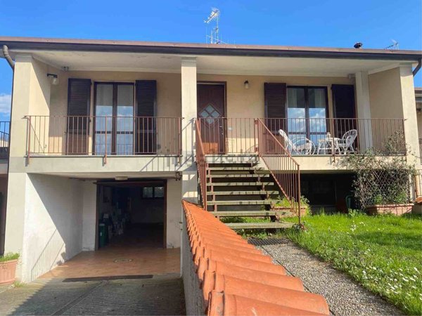 casa indipendente in vendita a Costa Masnaga