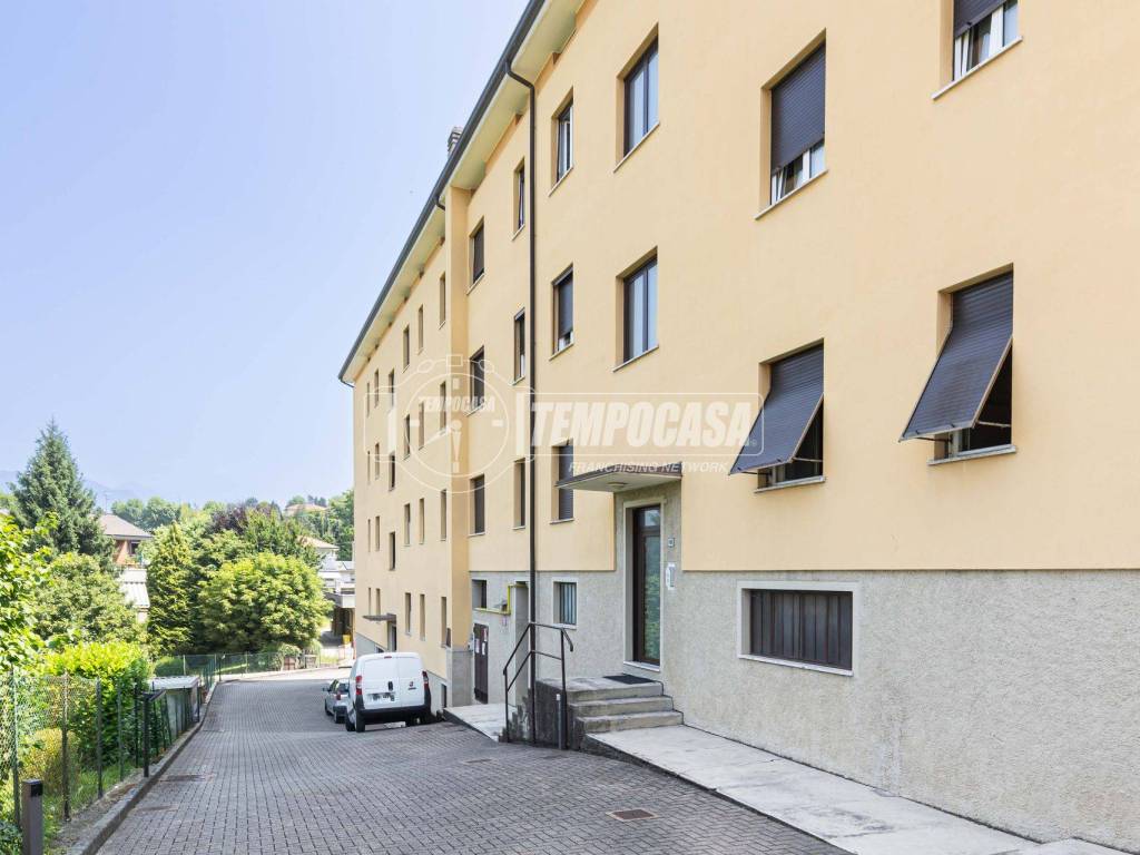 appartamento in vendita a Costa Masnaga