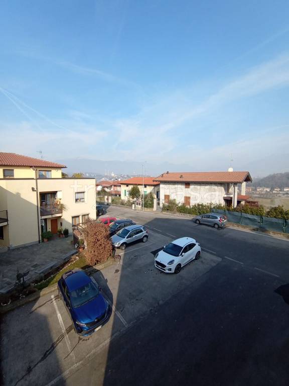 appartamento in vendita a Costa Masnaga