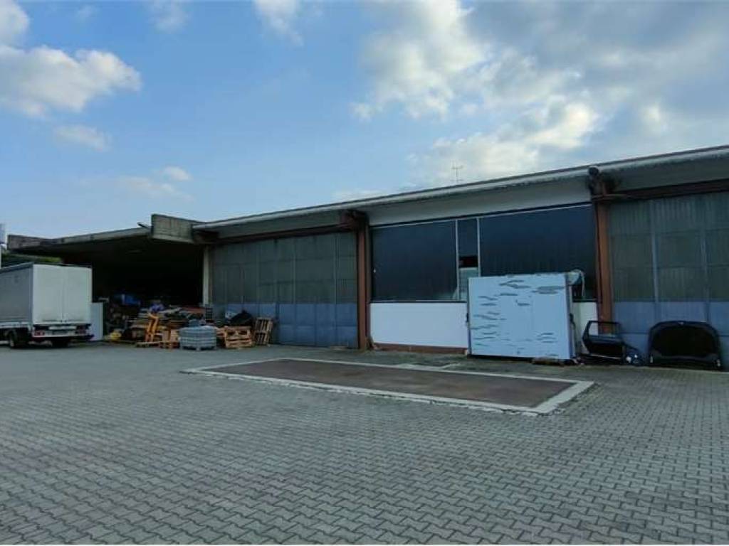 locale commerciale in vendita a Costa Masnaga