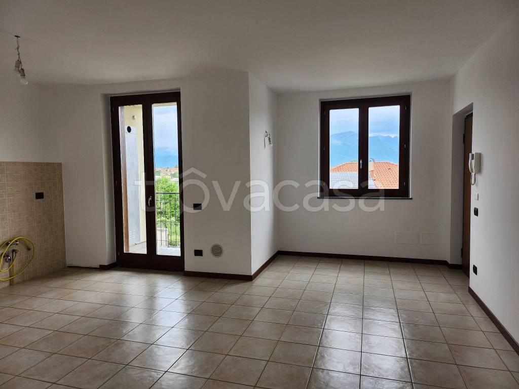 appartamento in vendita a Costa Masnaga