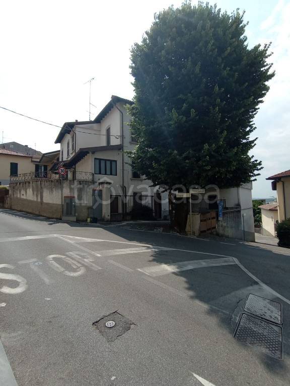 appartamento in vendita a Costa Masnaga