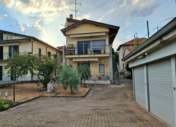 appartamento in vendita a Costa Masnaga