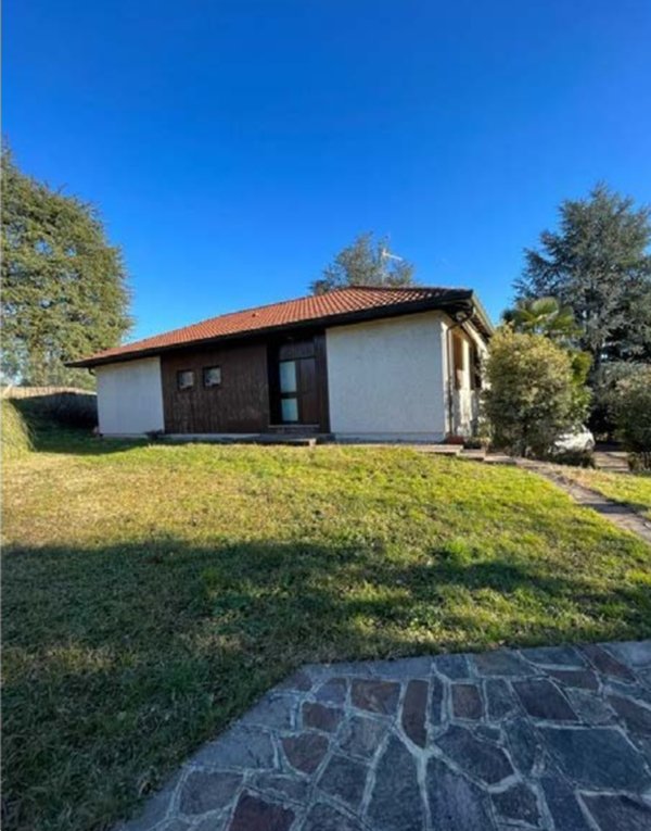 casa indipendente in vendita a Costa Masnaga