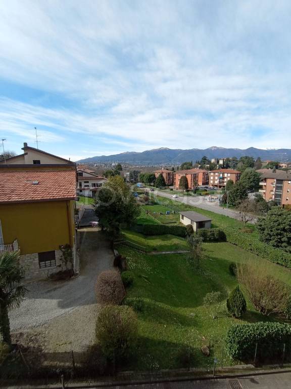 appartamento in vendita a Costa Masnaga