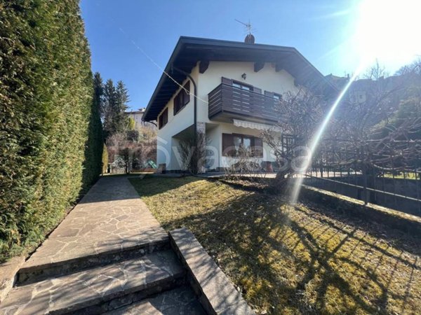 casa indipendente in vendita a Cremeno