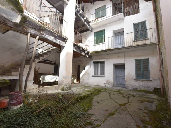 casa indipendente in vendita a Cremeno