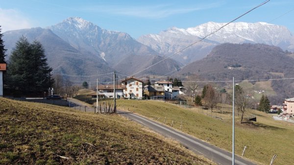 terreno edificabile in vendita a Cremeno