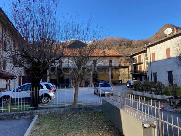 casa indipendente in vendita a Cremeno