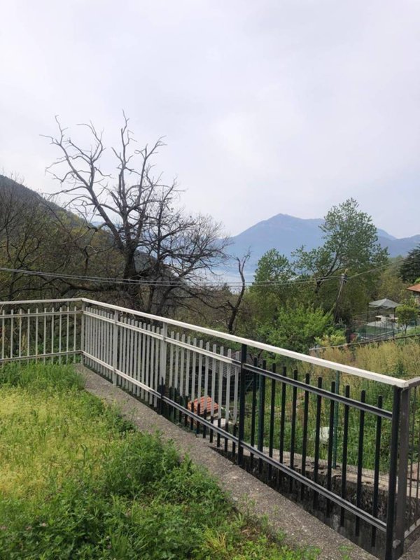 casa indipendente in vendita a Dervio