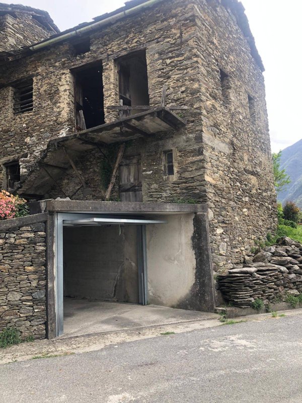 casale in vendita a Dervio