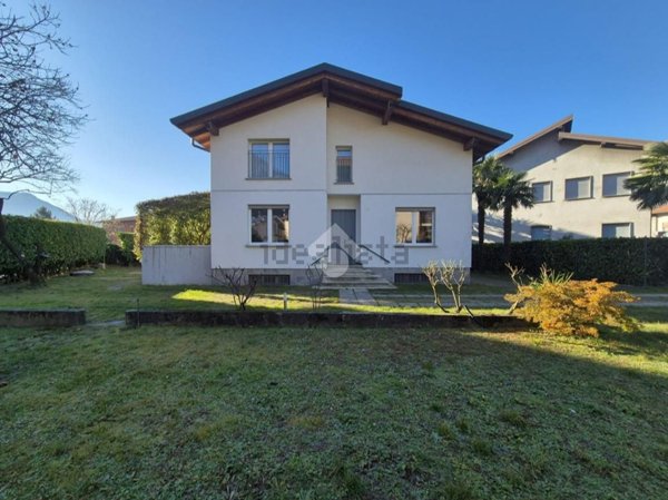 casa indipendente in vendita a Dervio