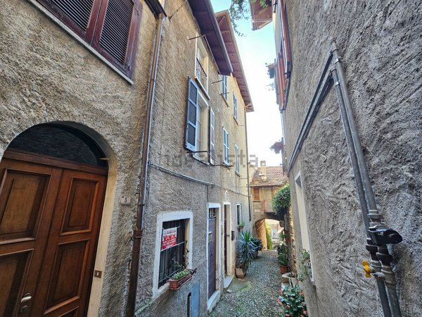 appartamento in vendita a Dervio in zona Corenno Plinio