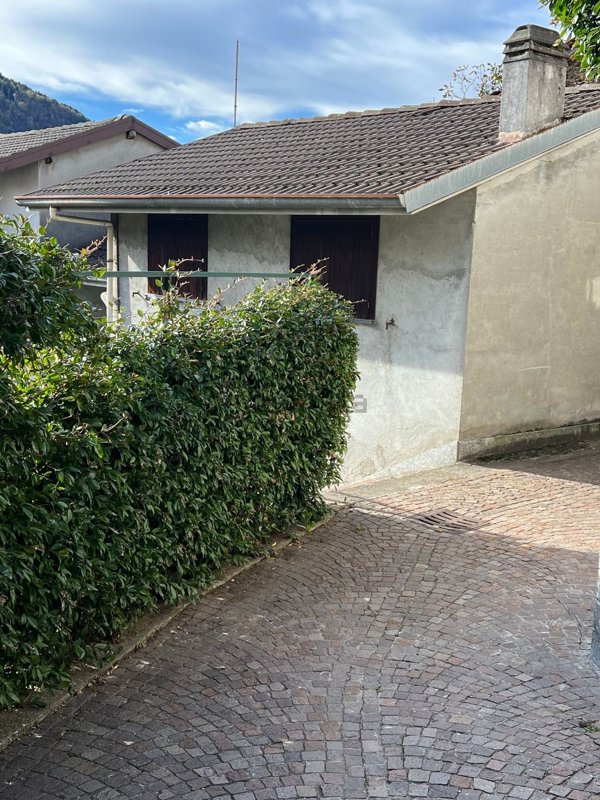 casa indipendente in vendita a Dervio