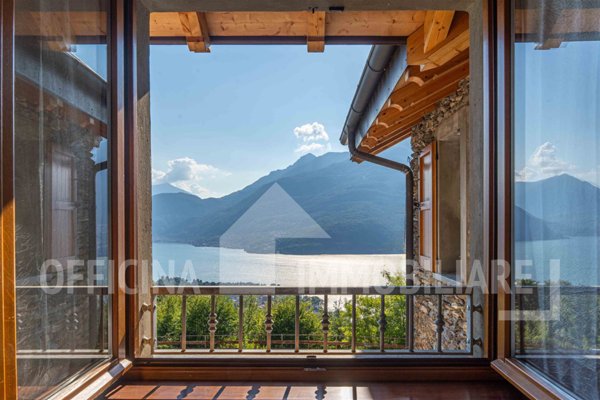 casa indipendente in vendita a Dervio