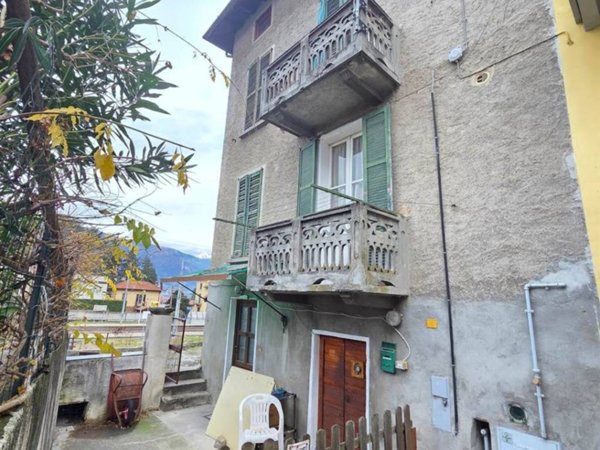 casa indipendente in vendita a Dervio