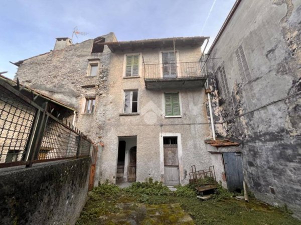 casa indipendente in vendita a Dervio