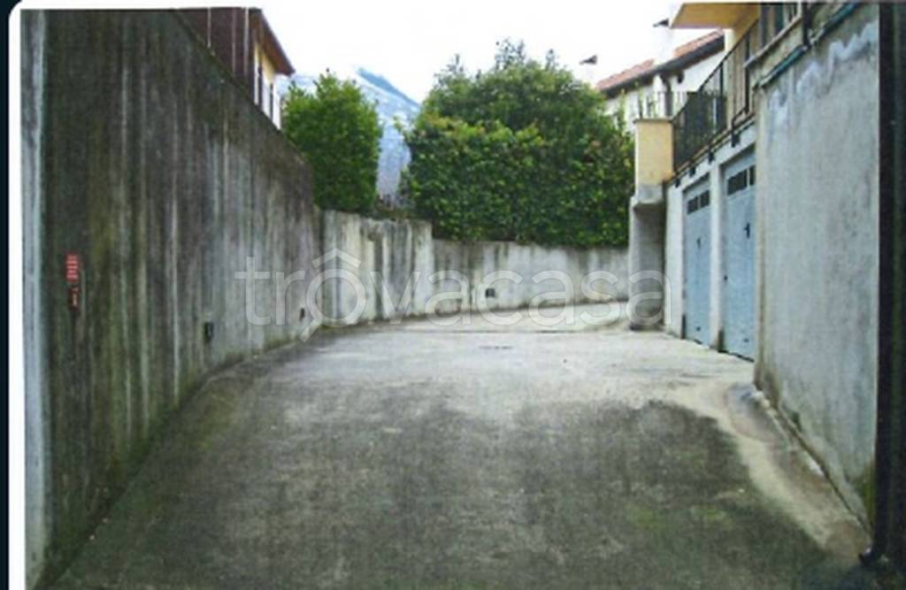 locale commerciale in vendita a Dervio