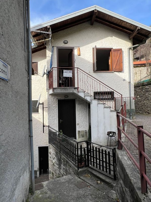 casa indipendente in vendita a Dervio