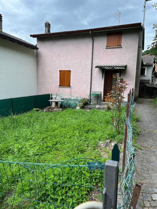casa indipendente in vendita a Dervio