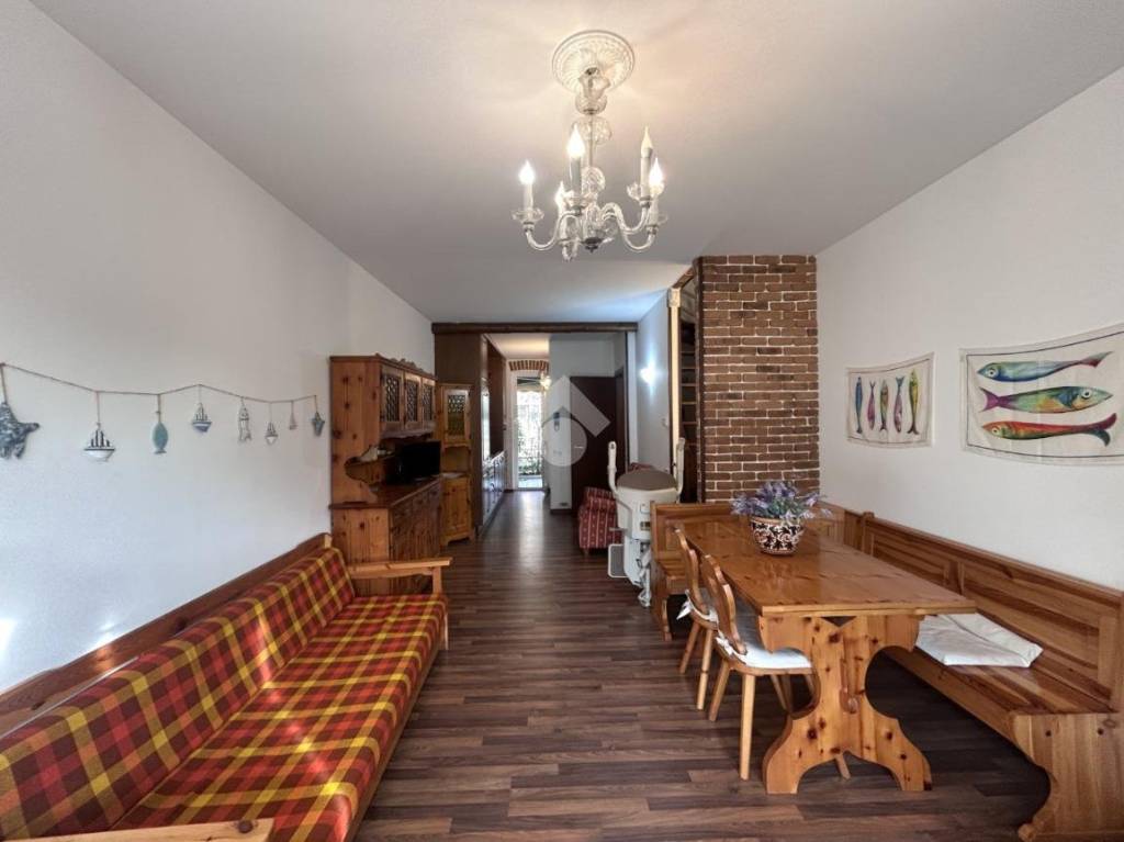 casa indipendente in vendita a Dervio