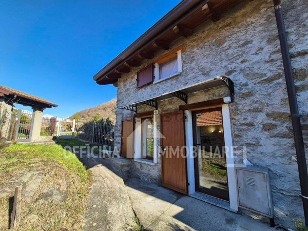 casa indipendente in vendita a Dervio