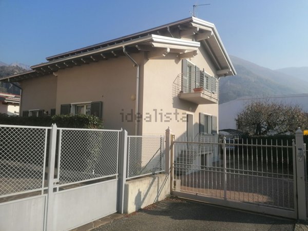 casa indipendente in vendita a Dervio