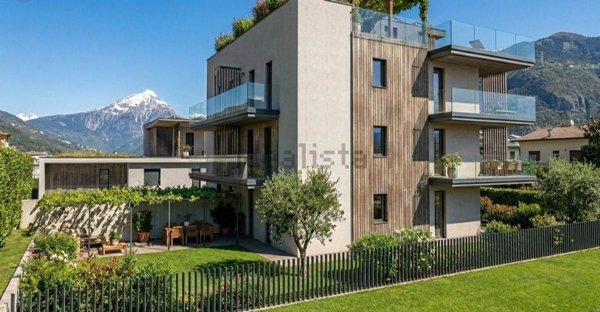 appartamento in vendita a Dervio in zona Corenno Plinio
