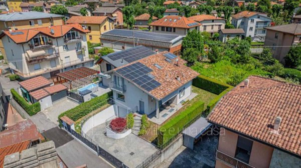 casa indipendente in vendita a Dervio in zona Corenno Plinio