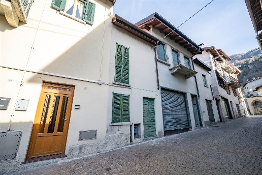appartamento in vendita a Dervio in zona Corenno Plinio
