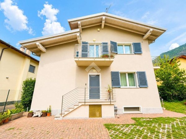 casa indipendente in vendita a Dervio in zona Corenno Plinio