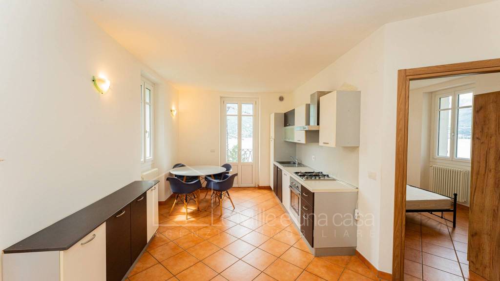 appartamento in vendita a Dervio in zona Corenno Plinio
