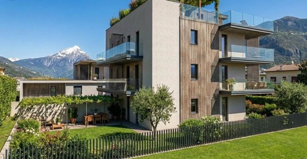 appartamento in vendita a Dervio in zona Corenno Plinio