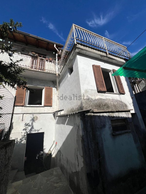 appartamento in vendita a Dervio in zona Corenno Plinio