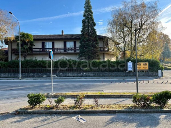 casa indipendente in vendita a Dolzago