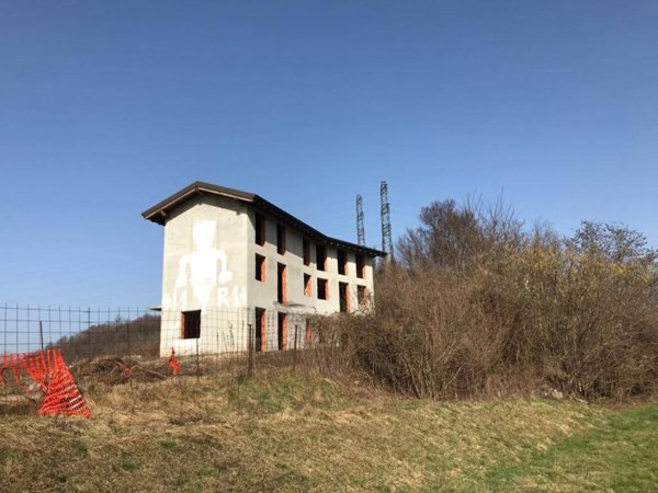 casa indipendente in vendita a Dolzago