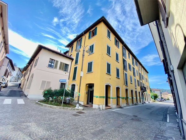 negozio in vendita a Dolzago