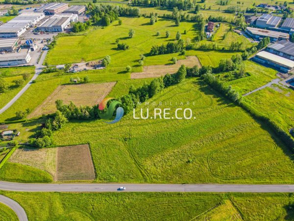 terreno edificabile in vendita a Dolzago
