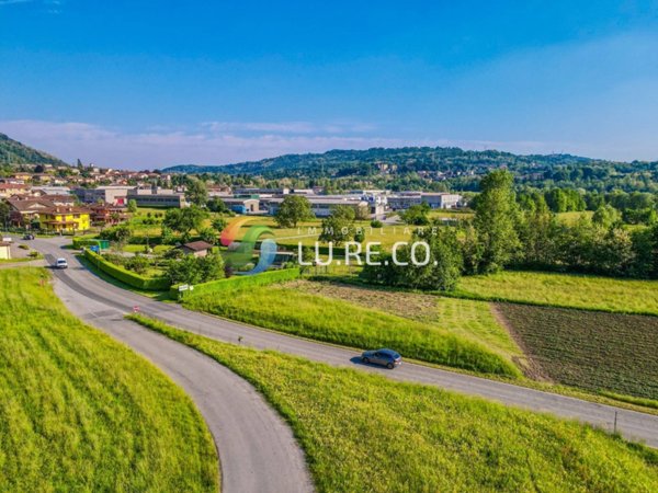 terreno edificabile in vendita a Dolzago