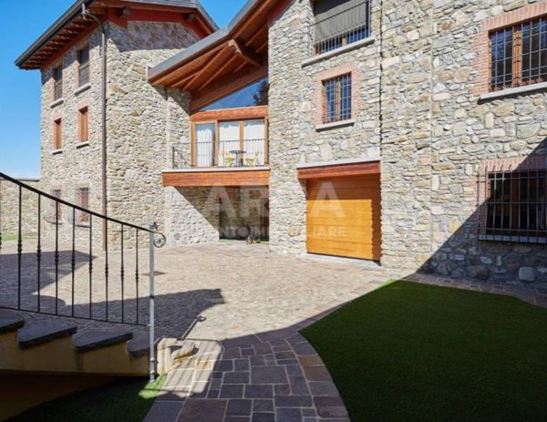 casa indipendente in vendita a Dolzago