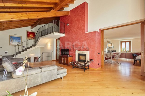 casa indipendente in vendita a Dolzago