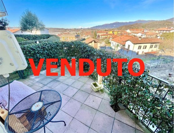 casa indipendente in vendita a Dolzago