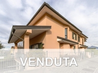 casa indipendente in vendita a Dolzago
