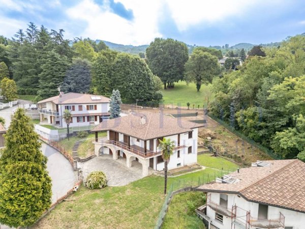 casa indipendente in vendita a Dolzago