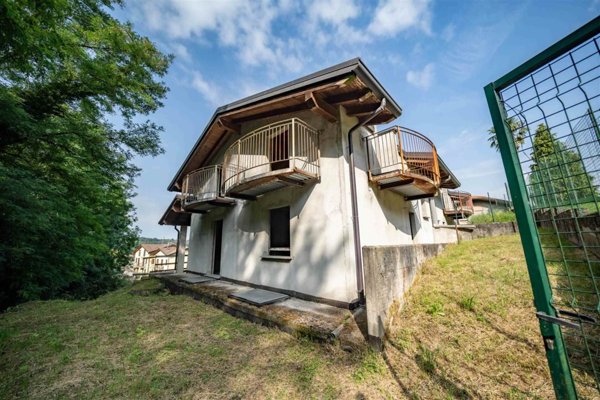 casa indipendente in vendita a Dolzago