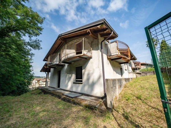 casa indipendente in vendita a Dolzago