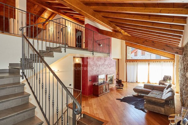 casa indipendente in vendita a Dolzago