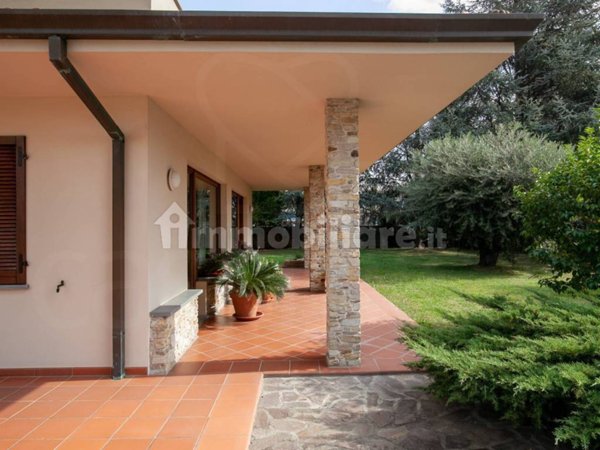 casa indipendente in vendita a Dolzago